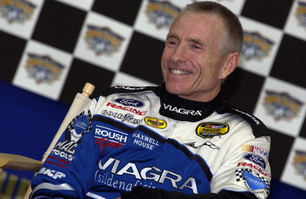 Mark Martin (USA), Viagra Ford, announces that 2005 will be his last season in the Nextel Cup Series and the number 6 Roush Racing Ford Taurus. 
NASCAR Nextel Cup, Rd31, UAW-GM Quality 500, Lowe's Motor Speedway, Charlotte, North Carolina, 15-16 October 2004.
DIGITAL IMAGE