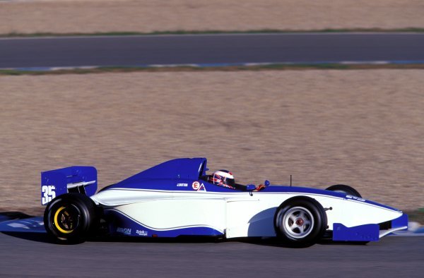 Promatecme Formula 3 driver Jenson Button (GBR) tests for Fortec Motorsport.
International Formula 3000 Testing, Jerez, Spain, 8-10 November 1999.