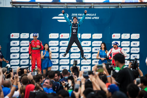 2016/2017 FIA Formula E Championship.
Hong Kong ePrix, Hong Kong, China.
Sunday 9 October 2016.
Lucas Di Grassi (BRA), ABT Schaeffler Audi Sport, Spark-Abt Sportsline, ABT Schaeffler FE02, Sebastien Buemi (SUI), Renault e.Dams, Spark-Renault, Renault Z.E 16 and Nick Heidfeld (GER), Mahindra Racing, Spark-Mahindra, Mahindra M3ELECTRO on the podium.
Photo: Andrew Ferraro/LAT/Formula E
ref: Digital Image _FER2396 2016/2017 FIA Formula E Championship.
Hong Kong ePrix, Hong Kong, China.
Sunday 9 October 2016.
Lucas Di Grassi (BRA), ABT Schaeffler Audi Sport, Spark-Abt Sportsline, ABT Schaeffler FE02, Sebastien Buemi (SUI), Renault e.Dams, Spark-Renault, Renault Z.E 16 and Nick Heidfeld (GER), Mahindra Racing, Spark-Mahindra, Mahindra M3ELECTRO on the podium.
Photo: Andrew Ferraro/LAT/Formula E
ref: Digital Image _FER2396