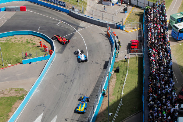 2014 FIA Formula E Championship.
Punta del Este ePrix, Uruguay.
Nelson Piquet Jr (BRA)/China Racing - Spark-Renault SRT_01E leads Jean-Eric Vergne (FRA)/Andretti Motorsport - Spark-Renault SRT_01E and Sebastien Buemi (SWI)/E.dams Renault - Spark-Renault SRT_01E at the start of the race.
Photo: Zak Mauger/LAT/FE
ref: Digital Image _MG_0090 2014 FIA Formula E Championship.
Punta del Este ePrix, Uruguay.
Nelson Piquet Jr (BRA)/China Racing - Spark-Renault SRT_01E leads Jean-Eric Vergne (FRA)/Andretti Motorsport - Spark-Renault SRT_01E and Sebastien Buemi (SWI)/E.dams Renault - Spark-Renault SRT_01E at the start of the race.
Photo: Zak Mauger/LAT/FE
ref: Digital Image _MG_0090