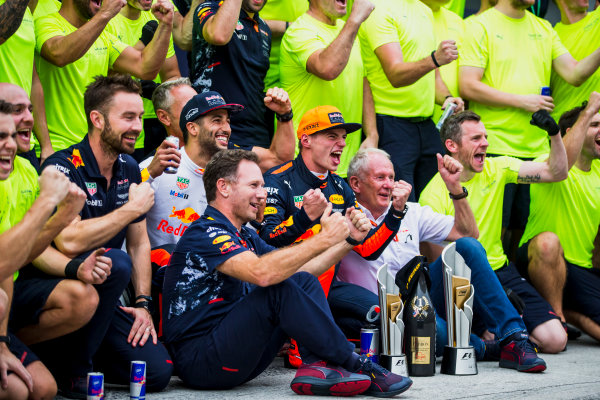Sepang International Circuit, Sepang, Malaysia.
Sunday 1 October 2017.
Daniel Ricciardo, Red Bull Racing, 3rd Position, Helmut Markko, Consultant, Red Bull Racing, Max Verstappen, Red Bull, 1st Position, Christian Horner, Team Principal, Red Bull Racing, and the Red Bull Racing team celebrate.
World Copyright: Glenn Dunbar/LAT Images
ref: Digital Image _X0W9272 Sepang International Circuit, Sepang, Malaysia.
Sunday 1 October 2017.
Daniel Ricciardo, Red Bull Racing, 3rd Position, Helmut Markko, Consultant, Red Bull Racing, Max Verstappen, Red Bull, 1st Position, Christian Horner, Team Principal, Red Bull Racing, and the Red Bull Racing team celebrate.
World Copyright: Glenn Dunbar/LAT Images
ref: Digital Image _X0W9272