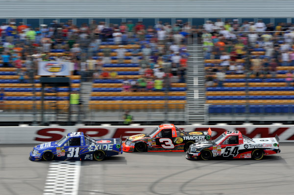 7-8 September, 2013, Newton, Iowa USA
James Buescher, Ty Dillon, Darrell Wallace Jr
©2013, Scott R LePage
LAT Photo USA 7-8 September, 2013, Newton, Iowa USA
James Buescher, Ty Dillon, Darrell Wallace Jr
©2013, Scott R LePage
LAT Photo USA