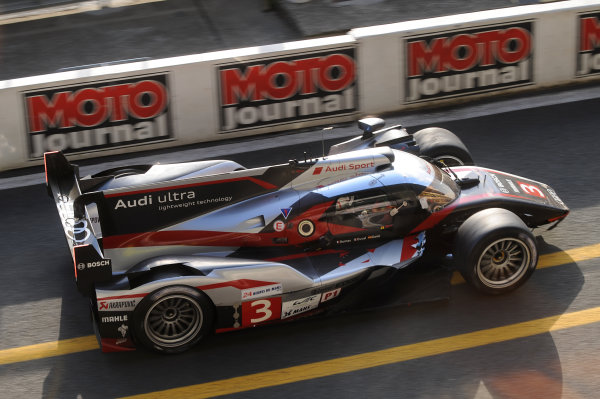 Circuit de La Sarthe, Le Mans, France. 13th - 17th June 2012.
Race
Romain Dumas, Audi Sport Team Joest, No
3 Audi R18 Ultra, brings his heavily damaged car in to the pits after an off whilst passing a back marker through one of the chicanes.
Photo: Jeff Bloxham/LAT Photographic
ref: Digital Image DSC_3948 Circuit de La Sarthe, Le Mans, France. 13th - 17th June 2012.
Race
Romain Dumas, Audi Sport Team Joest, No
3 Audi R18 Ultra, brings his heavily damaged car in to the pits after an off whilst passing a back marker through one of the chicanes.
Photo: Jeff Bloxham/LAT Photographic
ref: Digital Image DSC_3948