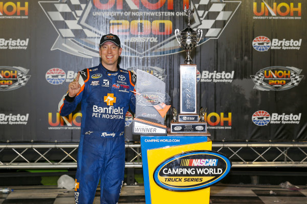 NASCAR Camping World Truck Series
UNOH 200
Bristol Motor Speedway, Bristol, TN USA
Thursday 17 August 2017
Kyle Busch, Banfield Pet Hospital Toyota Tundra, celebrates in victory lane.
World Copyright: Russell LaBountyLAT Images NASCAR Camping World Truck Series
UNOH 200
Bristol Motor Speedway, Bristol, TN USA
Thursday 17 August 2017
Kyle Busch, Banfield Pet Hospital Toyota Tundra, celebrates in victory lane.
World Copyright: Russell LaBountyLAT Images