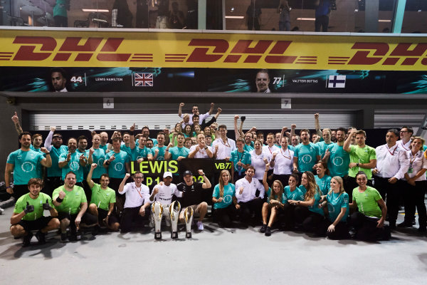 Marina Bay Circuit, Marina Bay, Singapore.
Sunday 17 September 2017.
Lewis Hamilton, Mercedes AMG, 1st Position, Valtteri Bottas, Mercedes AMG, 3rd Position, and the Mercedes team celebrate.
World Copyright: Steve Etherington/LAT Images
ref: Digital Image SNE17398 Marina Bay Circuit, Marina Bay, Singapore.
Sunday 17 September 2017.
Lewis Hamilton, Mercedes AMG, 1st Position, Valtteri Bottas, Mercedes AMG, 3rd Position, and the Mercedes team celebrate.
World Copyright: Steve Etherington/LAT Images
ref: Digital Image SNE17398