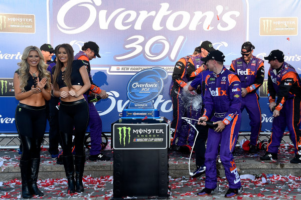 Monster Energy NASCAR Cup Series
Overton’s 301
New Hampshire Motor Speedway, Loudon, NH USA
Sunday 16 July 2017
Denny Hamlin, Joe Gibbs Racing, FedEx Office Toyota Camry wins
World Copyright: Rusty Jarrett
LAT Images Monster Energy NASCAR Cup Series
Overton’s 301
New Hampshire Motor Speedway, Loudon, NH USA
Sunday 16 July 2017
Denny Hamlin, Joe Gibbs Racing, FedEx Office Toyota Camry wins
World Copyright: Rusty Jarrett
LAT Images