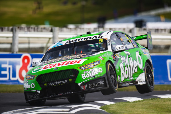 2017 Supercars Championship Round 14.
Auckland SuperSprint, Pukekohe Park Raceway, New Zealand.
Friday 3rd November to Sunday 5th November 2017.
Mark Winterbottom, Prodrive Racing Australia Ford.
World Copyright: Daniel Kalisz/LAT Images
Ref: Digital Image 031117_VASCR13_DKIMG_0840.jpg 2017 Supercars Championship Round 14.
Auckland SuperSprint, Pukekohe Park Raceway, New Zealand.
Friday 3rd November to Sunday 5th November 2017.
Mark Winterbottom, Prodrive Racing Australia Ford.
World Copyright: Daniel Kalisz/LAT Images
Ref: Digital Image 031117_VASCR13_DKIMG_0840.jpg