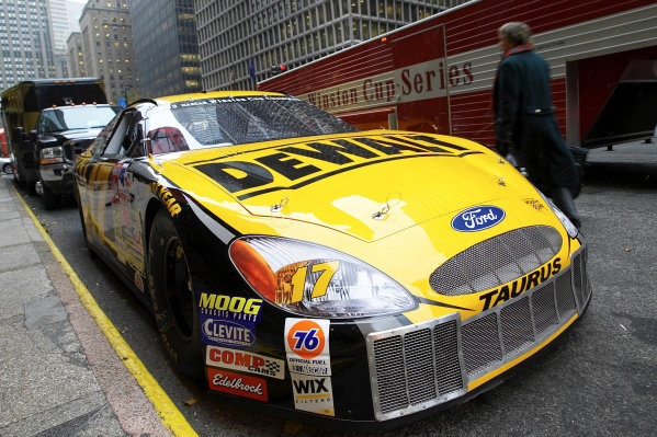 2003 NASCAR Winston Cup Championship Banquet
New York (NYC), Dec 5, 2003

Matt Kenseth displays his Winston Cup Championship winning race car on Park Ave in Mid-town New York City during the NASCAR Winston Cup Champions Week.

- Michael Kim, USA LAT Photography
