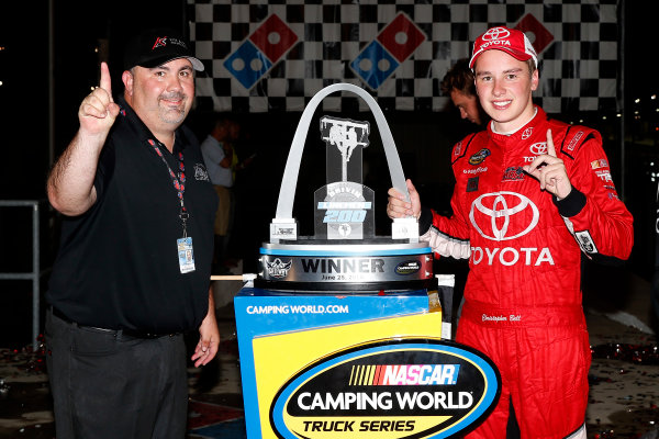 25 June, 2016, Madison, Illinois USA
Christopher Bell celebrates in victory lane
©2016, Russell LaBounty
LAT Photo USA
25 June, 2016, Madison, Illinois USA
Christopher Bell celebrates in victory lane
©2016, Russell LaBounty
LAT Photo USA