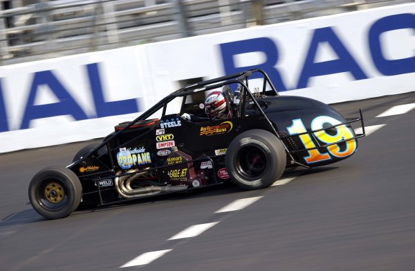 IRL SunTrust Indy Challenge at Richmond International Raceway, Richmond,Virginia, USA 29 June,2002 Dave Steele speeds to victory in the USAC Silver Crown race.
Copyright-F
Peirce Williams/MMP-Inc
2002
LAT Photographic