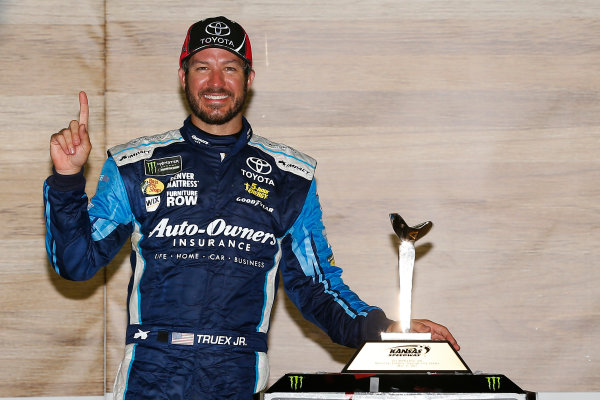 Monster Energy NASCAR Cup Series
Go Bowling 400
Kansas Speedway, Kansas City, KS USA
Sunday 14 May 2017
Martin Truex Jr, Furniture Row Racing, Auto-Owners Insurance Toyota Camry celebrates in victory lane
World Copyright: Russell LaBounty
LAT Images
ref: Digital Image 17KAN1rl_7914 Monster Energy NASCAR Cup Series
Go Bowling 400
Kansas Speedway, Kansas City, KS USA
Sunday 14 May 2017
Martin Truex Jr, Furniture Row Racing, Auto-Owners Insurance Toyota Camry celebrates in victory lane
World Copyright: Russell LaBounty
LAT Images
ref: Digital Image 17KAN1rl_7914