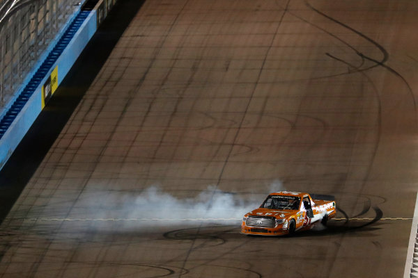 12 November, 2016, Avondale, Arizona, USA
Daniel Suarez burnout
?2016, Michael L. Levitt
LAT Photo USA 12 November, 2016, Avondale, Arizona, USA
Daniel Suarez burnout
?2016, Michael L. Levitt
LAT Photo USA
