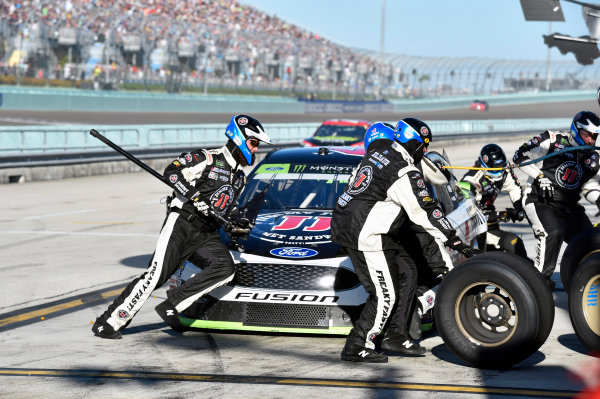Monster Energy NASCAR Cup Series
Ford EcoBoost 400
Homestead-Miami Speedway, Homestead, FL USA
Sunday 19 November 2017
Kevin Harvick, Stewart-Haas Racing, Jimmy John's Ford Fusion
World Copyright: Nigel Kinrade
LAT Images Monster Energy NASCAR Cup Series
Ford EcoBoost 400
Homestead-Miami Speedway, Homestead, FL USA
Sunday 19 November 2017
Kevin Harvick, Stewart-Haas Racing, Jimmy John's Ford Fusion
World Copyright: Nigel Kinrade
LAT Images