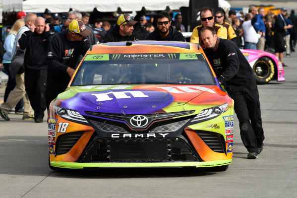 Monster Energy NASCAR Cup Series
First Data 500
Martinsville Speedway, Martinsville VA USA
Saturday 28 October 2017
Kyle Busch, Joe Gibbs Racing, M&M's Halloween Toyota Camry crew
World Copyright: Scott R LePage
LAT Images
ref: Digital Image lepage-171028-mart-3175