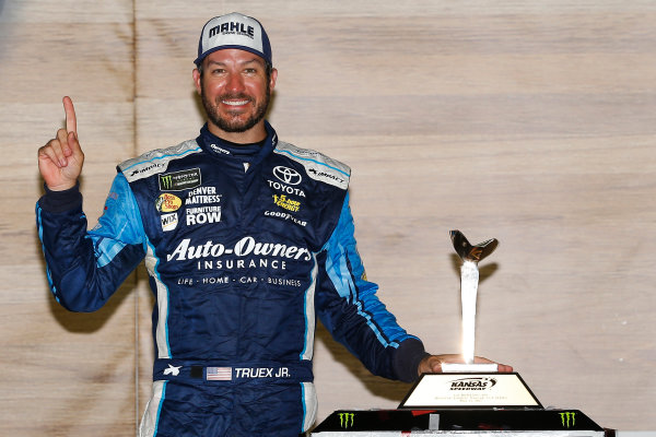 Monster Energy NASCAR Cup Series
Go Bowling 400
Kansas Speedway, Kansas City, KS USA
Sunday 14 May 2017
Martin Truex Jr, Furniture Row Racing, Auto-Owners Insurance Toyota Camry celebrates in victory lane 
World Copyright: Russell LaBounty
LAT Images
ref: Digital Image 17KAN1rl_7939