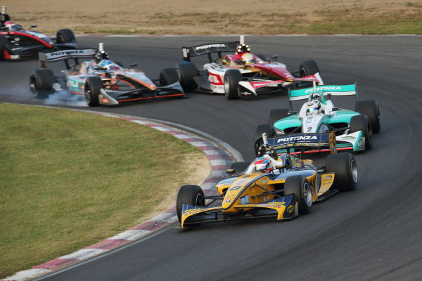 Sportsland Sugo, Japan. 28th - 29th September 2013. Rd 5.
Winner Loic Duval ( #8 KYGNUS SUNOCO Team LeMans ) 2nd position Andre Lotterer ( #2 PETRONAS TEAM TOM'S ) action
World Copyright: Yasushi Ishihara/LAT Photographic.
Ref: 2013SF_Rd6_008