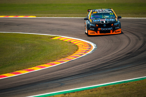 2017 Supercars Championship Round 6.
Darwin Triple Crown, Hidden Valley Raceway, Northern Territory, Australia.
Friday June 16th to Sunday June 18th 2017.
James Courtney drives the #22 Mobil 1 HSV Racing Holden Commodore VF.
World Copyright: Daniel Kalisz/LAT Images
Ref: Digital Image 160617_VASCR6_DKIMG_0281.JPG 2017 Supercars Championship Round 6.
Darwin Triple Crown, Hidden Valley Raceway, Northern Territory, Australia.
Friday June 16th to Sunday June 18th 2017.
James Courtney drives the #22 Mobil 1 HSV Racing Holden Commodore VF.
World Copyright: Daniel Kalisz/LAT Images
Ref: Digital Image 160617_VASCR6_DKIMG_0281.JPG
