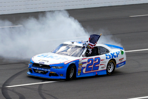NASCAR XFINITY Series
Pocono Green 250
Pocono Raceway, Long Pond, PA USA
Saturday 10 June 2017
Brad Keselowski, SKF Ford Mustang celebrates his win with a burnout
World Copyright: Russell LaBounty
LAT Images
ref: Digital Image 17POC1rl_03822 NASCAR XFINITY Series
Pocono Green 250
Pocono Raceway, Long Pond, PA USA
Saturday 10 June 2017
Brad Keselowski, SKF Ford Mustang celebrates his win with a burnout
World Copyright: Russell LaBounty
LAT Images
ref: Digital Image 17POC1rl_03822