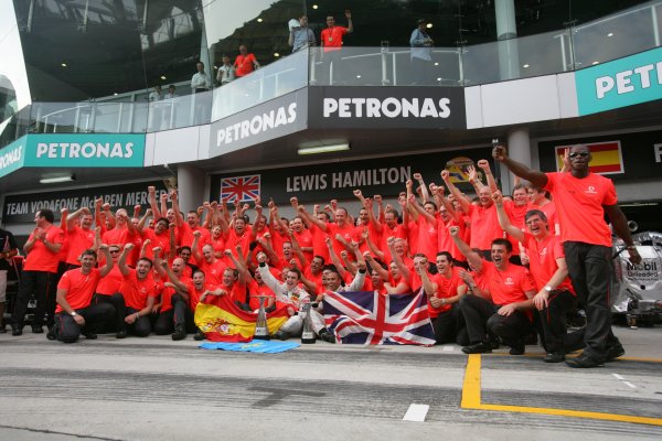2007 Malaysian Grand Prix - Sunday Race
Sepang, Kuala Lumpur. Malaysia.
8th April 2007.
Fernando Alonso, McLaren MP4-22 Mercedes, 1st position, and Lewis Hamilton, McLaren MP4-22 Mercedes, 2nd position, celebrate the McLaren one-two with their team. Portrait.
World Copyright: Andrew Ferraro/LAT Photographic.
ref: Digital Image ZP9O2779 2007 Malaysian Grand Prix - Sunday Race
Sepang, Kuala Lumpur. Malaysia.
8th April 2007.
Fernando Alonso, McLaren MP4-22 Mercedes, 1st position, and Lewis Hamilton, McLaren MP4-22 Mercedes, 2nd position, celebrate the McLaren one-two with their team. Portrait.
World Copyright: Andrew Ferraro/LAT Photographic.
ref: Digital Image ZP9O2779