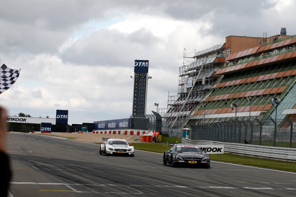 2017 DTM Round 7 
Nürburgring, Germany 
Sunday 10 September 2017.
Checkered flag for Robert Wickens, Mercedes-AMG Team HWA, Mercedes-AMG C63 DTM 
World Copyright: Alexander Trienitz/LAT Images
ref: Digital Image 2017-DTM-Nrbg-AT1-2605