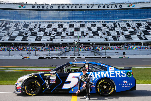 13-21 February, 2016, Daytona Beach, Florida USA
Kasey Kahne, driver of the #5 Farmers Insurance Chevrolet, poses with his car after qualifying for the NASCAR Sprint Cup Series Daytona 500 at Daytona International Speedway on February 14, 2016 in Daytona Beach, Florida.
LAT Photo USA via NASCAR via Getty Images 13-21 February, 2016, Daytona Beach, Florida USA
Kasey Kahne, driver of the #5 Farmers Insurance Chevrolet, poses with his car after qualifying for the NASCAR Sprint Cup Series Daytona 500 at Daytona International Speedway on February 14, 2016 in Daytona Beach, Florida.
LAT Photo USA via NASCAR via Getty Images