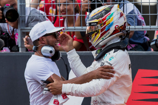 Circuit of the Americas, Austin, Texas, United States of America.
Saturday 21 October 2017.
Lewis Hamilton, Mercedes AMG, celebrates with his brother Nick after securing pole.
World Copyright: Zak Mauger/LAT Images
ref: Digital Image _56I1759 Circuit of the Americas, Austin, Texas, United States of America.
Saturday 21 October 2017.
Lewis Hamilton, Mercedes AMG, celebrates with his brother Nick after securing pole.
World Copyright: Zak Mauger/LAT Images
ref: Digital Image _56I1759