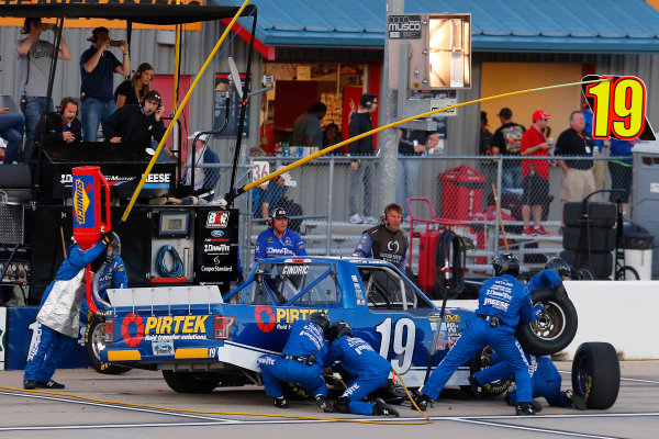 NASCAR Camping World Truck Series
M&M?s 200 presented by Casey?s General Store
Iowa Speedway, Newton, IA USA
Friday 23 June 2017
Austin Cindric, PIRTEK Ford F150 pit stop
World Copyright: Russell LaBounty
LAT Images NASCAR Camping World Truck Series
M&M?s 200 presented by Casey?s General Store
Iowa Speedway, Newton, IA USA
Friday 23 June 2017
Austin Cindric, PIRTEK Ford F150 pit stop
World Copyright: Russell LaBounty
LAT Images