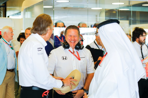 Yas Marina Circuit, Abu Dhabi, United Arab Emirates.
Saturday 25 November 2017.
Zak Brown, Executive Director, McLaren Technology Group in conversation with Mansour Ojjeh and Sheikh Mohammed bin Essa Al Khalifa. 
World Copyright: Steven Tee/LAT Images 
ref: Digital Image _R3I3023