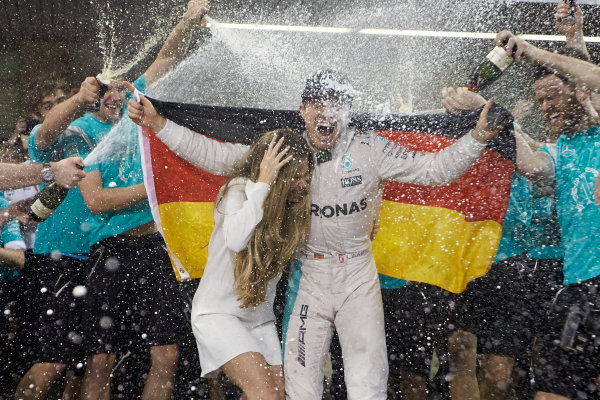 Yas Marina Circuit, Abu Dhabi, United Arab Emirates.
Sunday 27 November 2016.
Nico Rosberg, Mercedes AMG, newly crowned World Champion, celebrates with his wife Vivian and his team.
World Copyright: Steve Etherington/LAT Photographic
ref: Digital Image SNE21274 Yas Marina Circuit, Abu Dhabi, United Arab Emirates.
Sunday 27 November 2016.
Nico Rosberg, Mercedes AMG, newly crowned World Champion, celebrates with his wife Vivian and his team.
World Copyright: Steve Etherington/LAT Photographic
ref: Digital Image SNE21274