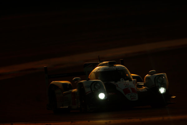 2015 FIA World Endurance Championship
Bahrain 6-Hours
Bahrain International Circuit, Bahrain
Saturday 21 November 2015.
Anthony Davidson, S?bastien Buemi, Kazuki Nakajima (#1 LMP1 Toyota Racing Toyota TS 040 Hybrid).
World Copyright: Alastair Staley/LAT Photographic
ref: Digital Image _79P1153