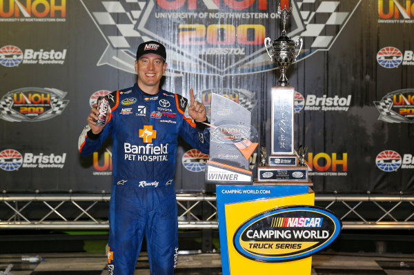 NASCAR Camping World Truck Series
UNOH 200
Bristol Motor Speedway, Bristol, TN USA
Thursday 17 August 2017
Kyle Busch, Banfield Pet Hospital Toyota Tundra, celebrates in victory lane.
World Copyright: Russell LaBountyLAT Images NASCAR Camping World Truck Series
UNOH 200
Bristol Motor Speedway, Bristol, TN USA
Thursday 17 August 2017
Kyle Busch, Banfield Pet Hospital Toyota Tundra, celebrates in victory lane.
World Copyright: Russell LaBountyLAT Images