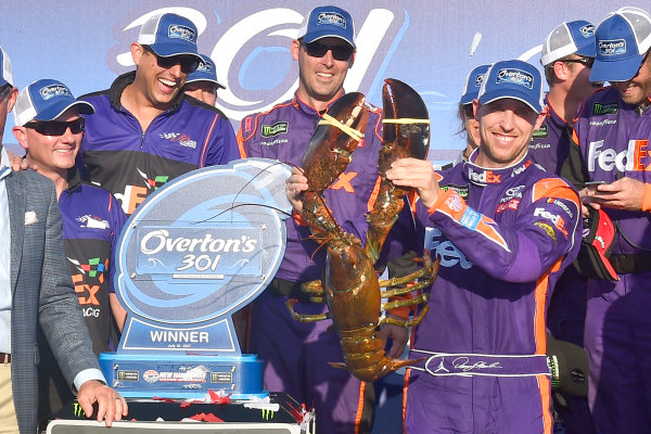 Monster Energy NASCAR Cup Series
Overton?s 301
New Hampshire Motor Speedway, Loudon, NH USA
Sunday 16 July 2017
Denny Hamlin, Joe Gibbs Racing, FedEx Office Toyota Camry lobster
World Copyright: Rusty Jarrett
LAT Images Monster Energy NASCAR Cup Series
Overton?s 301
New Hampshire Motor Speedway, Loudon, NH USA
Sunday 16 July 2017
Denny Hamlin, Joe Gibbs Racing, FedEx Office Toyota Camry lobster
World Copyright: Rusty Jarrett
LAT Images