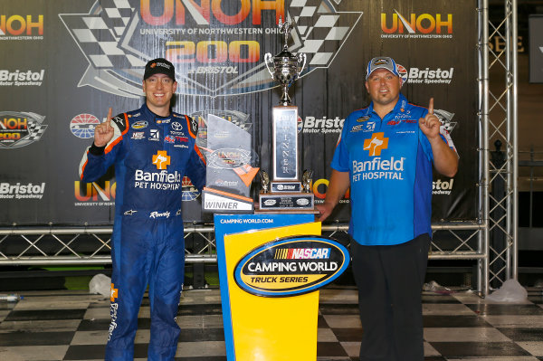 NASCAR Camping World Truck Series
UNOH 200
Bristol Motor Speedway, Bristol, TN USA
Thursday 17 August 2017
Kyle Busch, Banfield Pet Hospital Toyota Tundra, celebrates in victory lane.
World Copyright: Russell LaBountyLAT Images NASCAR Camping World Truck Series
UNOH 200
Bristol Motor Speedway, Bristol, TN USA
Thursday 17 August 2017
Kyle Busch, Banfield Pet Hospital Toyota Tundra, celebrates in victory lane.
World Copyright: Russell LaBountyLAT Images