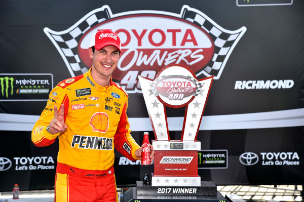 Monster Energy NASCAR Cup Series
Toyota Owners 400
Richmond International Raceway, Richmond, VA USA
Sunday 30 April 2017
Joey Logano, Team Penske, Shell Pennzoil Ford Fusion wins.
World Copyright: Rusty Jarrett
LAT Images
ref: Digital Image 17RIC1rj_4473