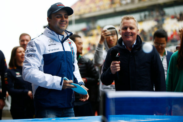 Shanghai International Circuit, Shanghai, China. 
Sunday 09 April 2017.
Felipe Massa, Williams Martini Racing, plays table tennis, watched by Johnny Herbert.
World Copyright: Andy Hone/LAT Images
ref: Digital Image _ONZ5712